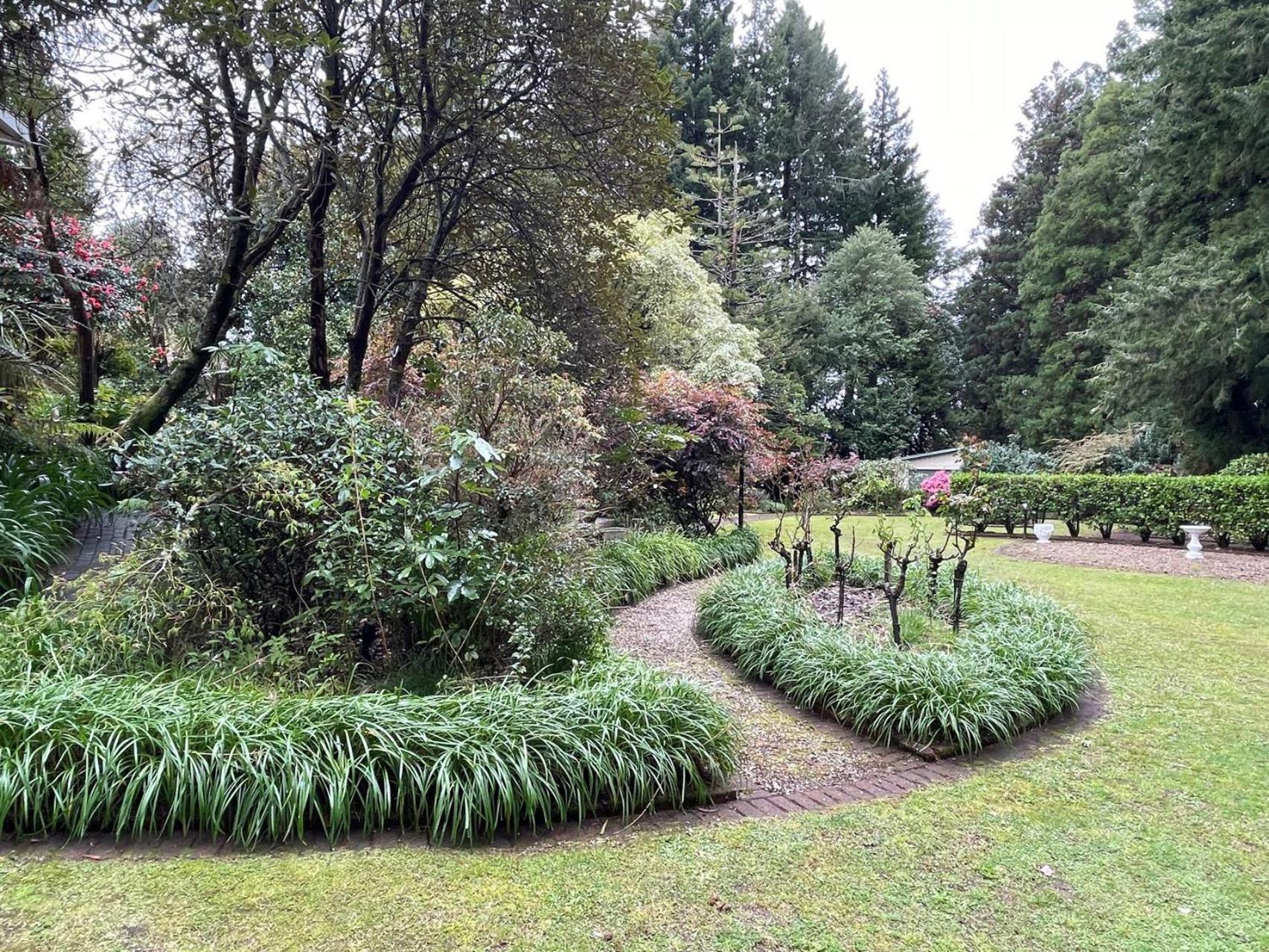 Garden Paradise In Rotorua With Pool ภายนอก รูปภาพ